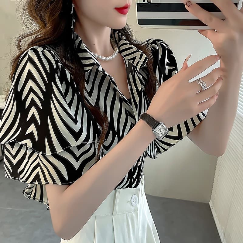 เสื้อเชิ้ตผ้าชีฟองแขนสั้นลายทางสีดำขาวสำหรับผู้หญิงเสื้อผ้าแฟชั่นเสื้อเรโทรแบบหลวมๆลำลองสำหรับฤดูร้อนสตรีคอปกเข้ากับทุกชุด