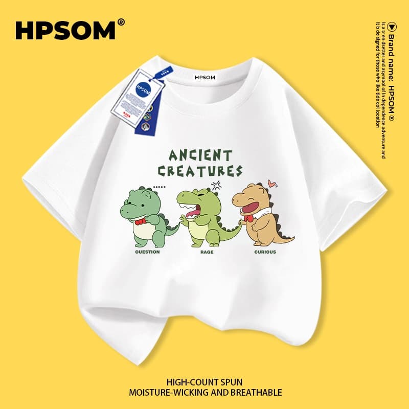 【จัดส่งภายในหนึ่งวันในกรุงเทพฯ】 เสื้อยืดแขนสั้นสีขาวสำหรับเด็ก ระบายอากาศดี สวมใส่สบาย เหมาะสำหรับทั้งเด็กชายและเด็กหญิง ลายไดโนเสาร์น้อยสามตัวทันสมัย