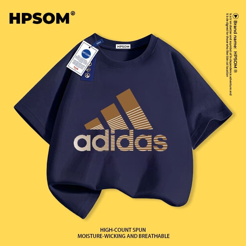 【จัดส่งภายในหนึ่งวันในกรุงเทพฯ】 เสื้อยืดแขนสั้นสีน้ำเงินเข้มสำหรับเด็ก ผ้าฝ้ายแท้ใส่สบาย ลายตัวอักษรสไตล์อเมริกันเท่ เหมาะสำหรับทั้งเด็กชายและเด็กหญิง ทรงลำลอง